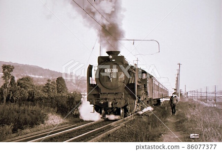 1968 年神奈川縣電氣化前的御殿場線 D52 旅客列車 86077377