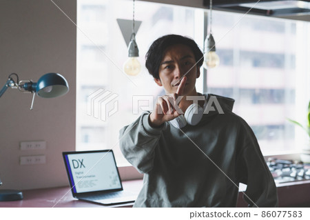 Male portrait　 86077583