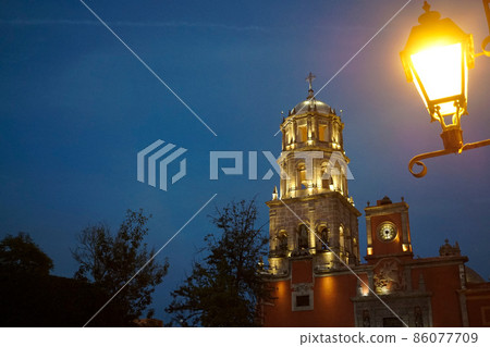 墨西哥克雷塔羅夜景 墨西哥克雷塔羅夜景 86077709