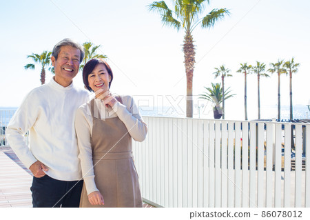 Senior Couple Trip-Along the Coast Senior Couple Trip-Along the Coast 86078012