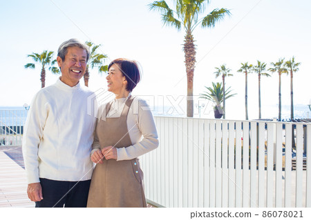 Senior Couple Trip-Along the Coast Senior Couple Trip-Along the Coast 86078021