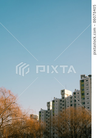 Modern apartment building in Seoul, Korea Modern apartment building in Seoul, Korea 86078405