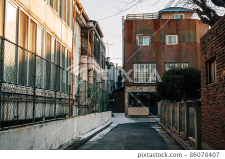 Seongsu-dong street at winter in Seoul, Korea Seongsu-dong street at winter in Seoul, Korea 86078407