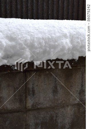 Snow on the block wall Snow on the block wall 86079242