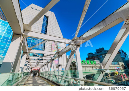 東京新宿站南口街景 86079967