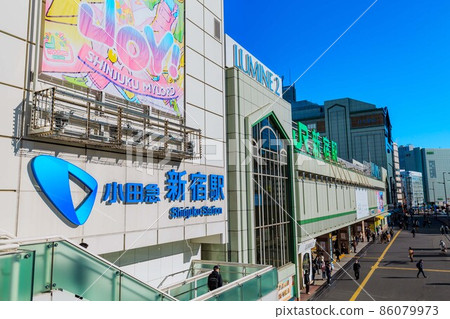 東京新宿站南口街景 86079973