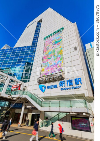 東京新宿站南口街景 東京新宿站南口街景 86079975