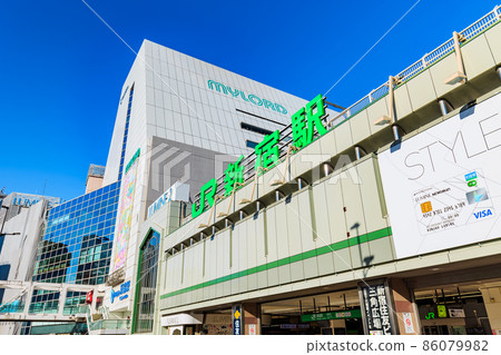 東京新宿站南口街景 東京新宿站南口街景 86079982