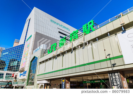 東京新宿站南口街景 東京新宿站南口街景 86079983
