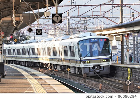 JR West 221 series B11 formation Biwako Line operation 86080284