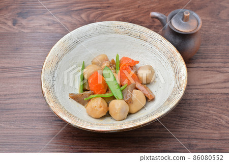 日本料理,家常菜,芋頭,燉菜,水煮卷,nimono,小菜,小菜。 日本料理,家常菜,芋頭,燉菜,水煮卷,nimono,小菜,小菜。 86080552
