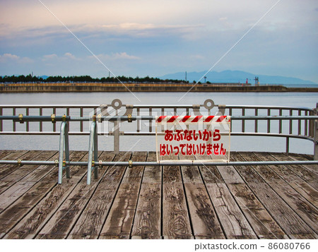 Exclusion zone display 86080766