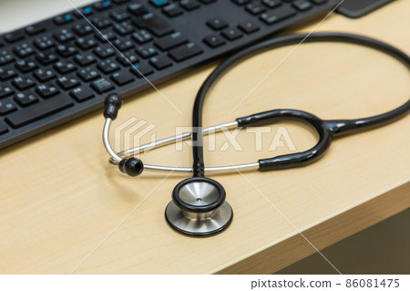 Stethoscope examination image Stethoscope examination image 86081475