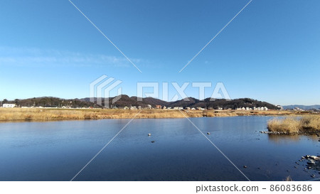 Ashikaga City Watarase River and blue sky 86083686