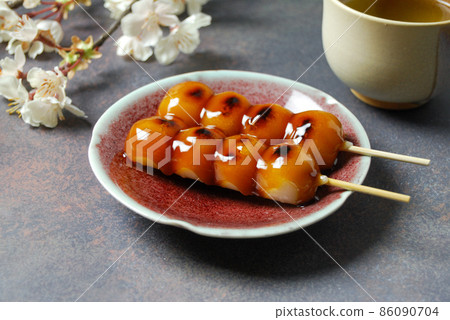 Mitarashi dumplings and tea Mitarashi dumplings and tea 86090704