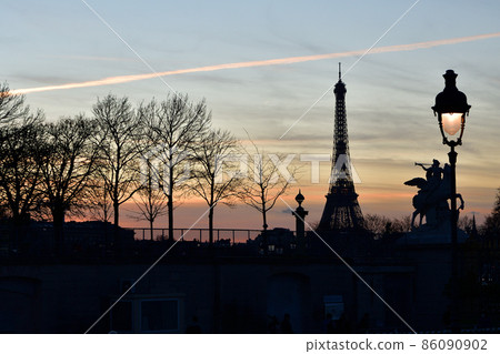 Dusk in Paris, France, silhouette of the Eiffel Tower and streetlights, taken November 29, 2021. 86090902