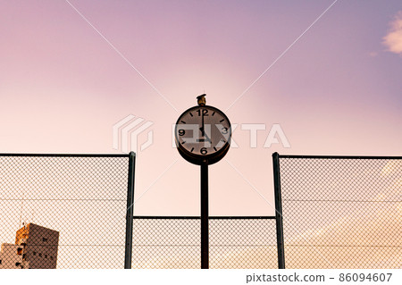Park clock 5 o'clock Park clock 5 o'clock 86094607