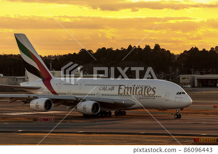 Aircraft landing in the dusk Aircraft landing in the dusk 86096443
