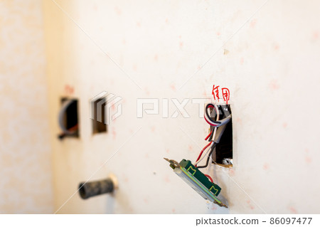 Housing remodeling bathroom demolition work Housing remodeling bathroom demolition work 86097477