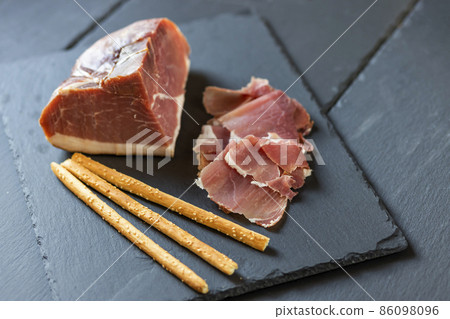 Italian ham served with grissini 86098096