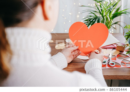 Making of handmade Valentine greeting cards Making of handmade Valentine greeting cards 86105444