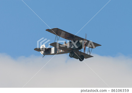 德國空軍福克 D.VII 戰鬥機在雲層之上 86106359