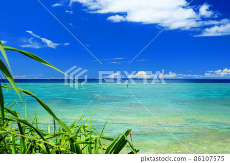 Summer Okinawa The sea of Yomitan village with beautiful gradation Summer Okinawa The sea of Yomitan village with beautiful gradation 86107575