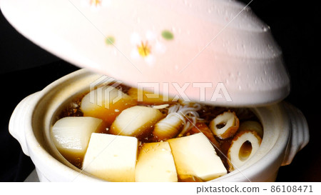 Radish, tofu and chikuwa in a clay pot Radish, tofu and chikuwa in a clay pot 86108471