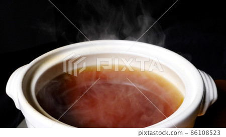 Boiled soup stock in a clay pot Boiled soup stock in a clay pot 86108523