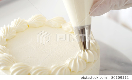 Handmade cake decoration pastry chef 86109311