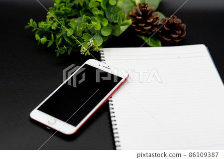 [Business] Notebooks and smartphones [Desk] 86109387