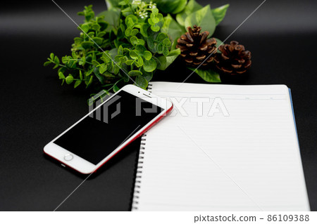 [Business] Notebooks and smartphones [Desk] 86109388