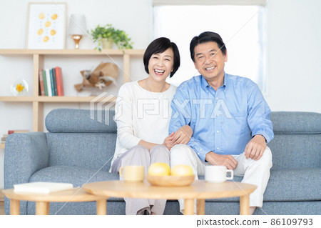 中間夫婦,中間男人,中間女人 中間夫婦,中間男人,中間女人 86109793