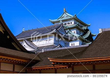 Nagoya Castle castle tower and Honmaru Palace in the morning, Nagoya City, Aichi Prefecture Nagoya Castle castle tower and Honmaru Palace in the morning, Nagoya City, Aichi Prefecture 86109874