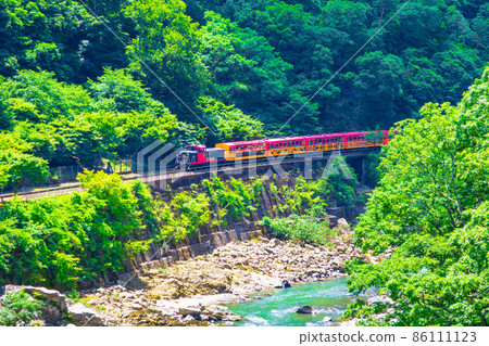 Fresh green Hozukyo and trolley train 86111123
