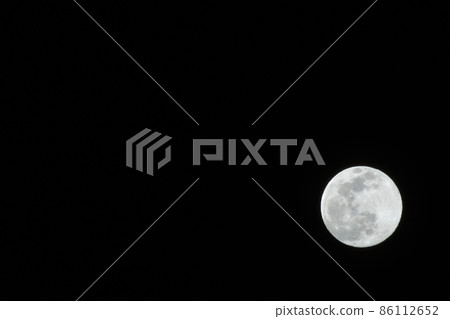 Hakushu-cho, Hokuto City, January 14th night moon (location: lower right) 86112652