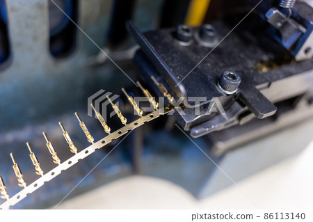 [Machine] Press machine / crimping machine [Industry] 86113140