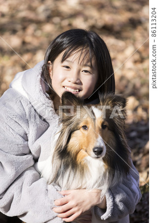 帶著狗出去的女孩 帶著狗出去的女孩 86113204