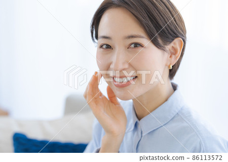 Skin care women in their thirties 86113572