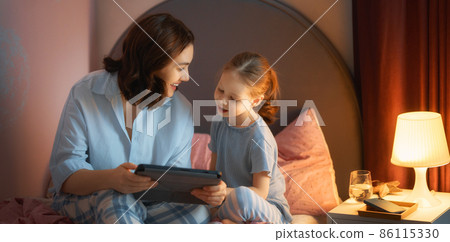 Happy loving family Happy loving family 86115330