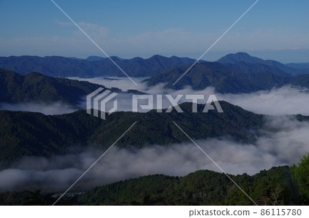Lower clouds over Ikeda-cho View from Mt. Heko Ikeda-cho, Imadate-gun, Fukui Prefecture Lower clouds over Ikeda-cho View from Mt. Heko Ikeda-cho, Imadate-gun, Fukui Prefecture 86115780