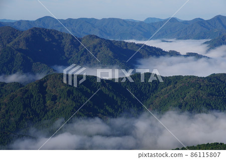 Lower clouds over Ikeda-cho View from Mt. Heko Ikeda-cho, Imadate-gun, Fukui Prefecture Lower clouds over Ikeda-cho View from Mt. Heko Ikeda-cho, Imadate-gun, Fukui Prefecture 86115807
