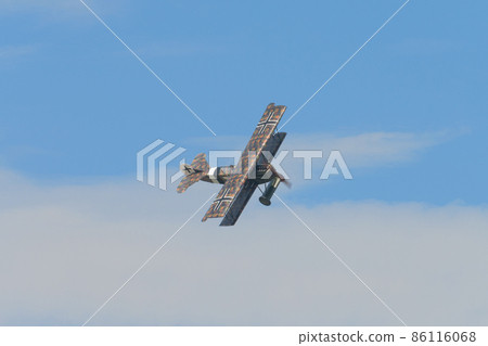 德國空軍福克 D.VII 戰鬥機在雲層上旋轉 德國空軍福克 D.VII 戰鬥機在雲層上旋轉 86116068