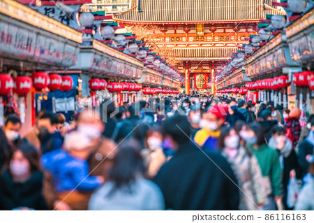 日本的東京城市景觀首次在全國超過50,000人......東京連續4天超過10,000人......淺草寺的許多人= 22天 86116163