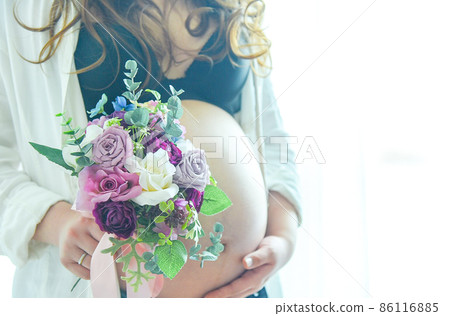 孕婦照和花束 孕婦照和花束 86116885