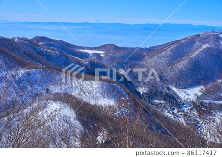 View the south side (Mt. Choshichiro, Konuma, Mt. Fuji, ski resort, etc.) from Mt. 86117417