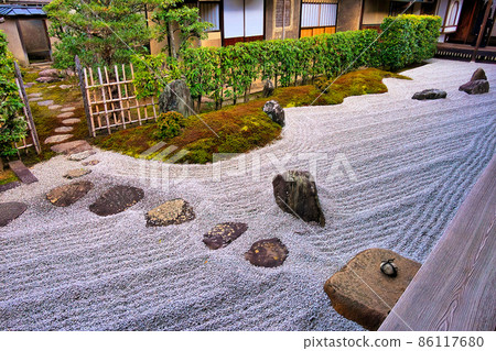 Dry garden of Zuiho-in Temple, Daitokuji Temple, Kyoto 86117680