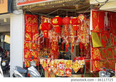 中國春節，傳統飾品，攤販，春聯，中国の旧正月、伝統的な装飾品、ベンダー、二行連句、couplets, 86117725