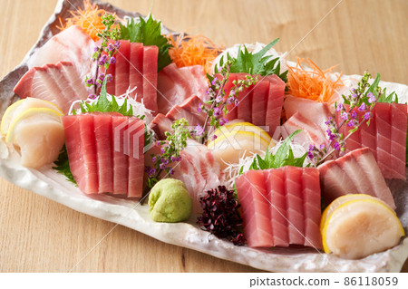 4種刺身拼盤（大眼金槍魚、鰤魚、鯛魚、扇貝） 86118059