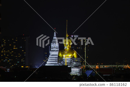 Aerial view of Beautiful The Giant Golden Buddha in Wat Paknam Phasi Charoen Temple in Phasi Charoen district at night. Aerial view of Beautiful The Giant Golden Buddha in Wat Paknam Phasi Charoen Temple in Phasi Charoen district at night. 86118162